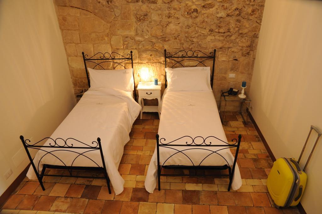 Il Nido Dei Falchi B&B Altamura Habitación foto