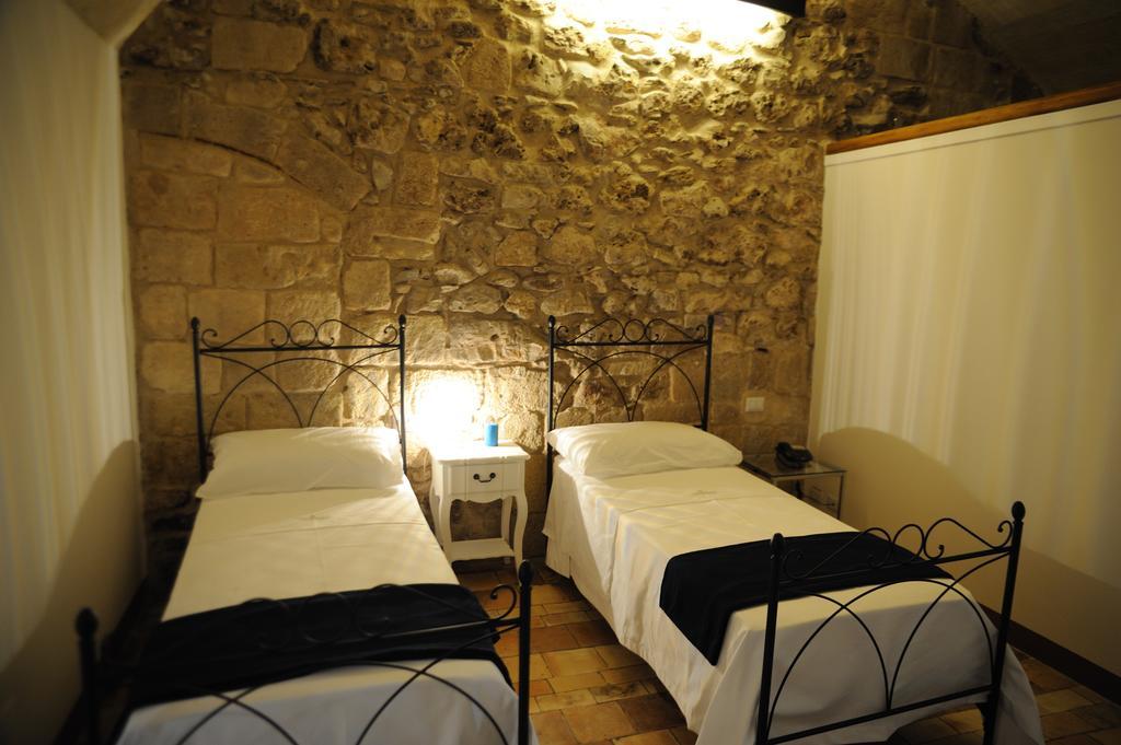 Il Nido Dei Falchi B&B Altamura Habitación foto